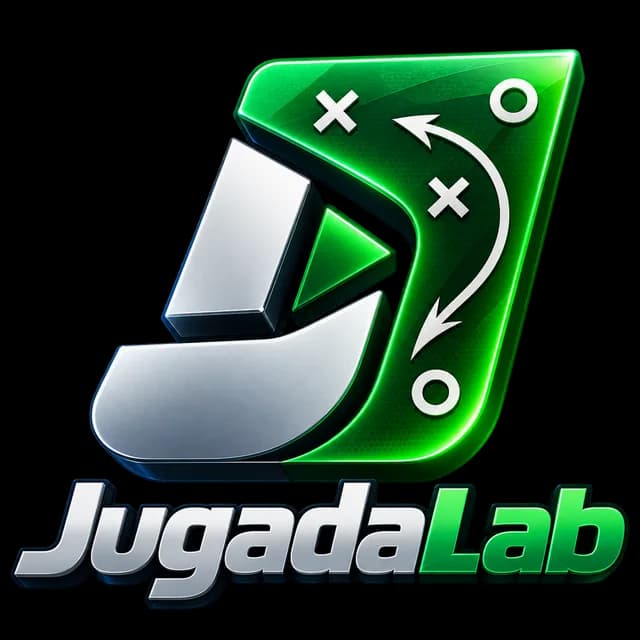Logotipo de JugadaLab: la J plateada con el botón de reproducir y la pizarra verde con una jugada